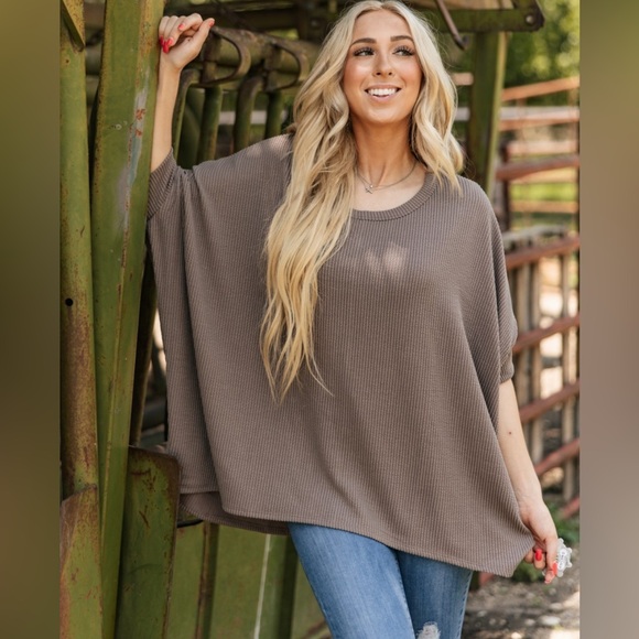 🎉 JUST ARRIVED 🎉 Ribbed Top - Picture 3 of 5